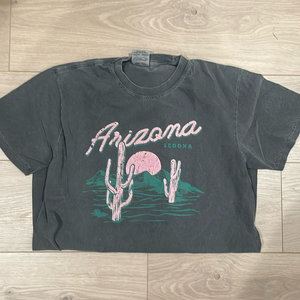Arizona Graphic Tee. Size M